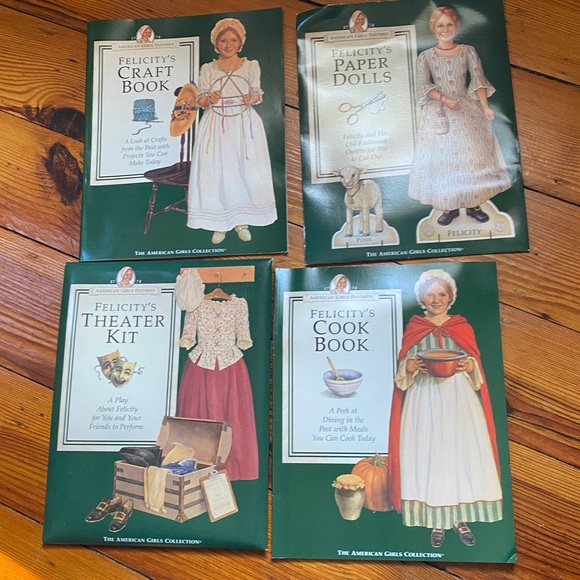 American Girls Felicity doll + outfits and books - Picture 7 of 8